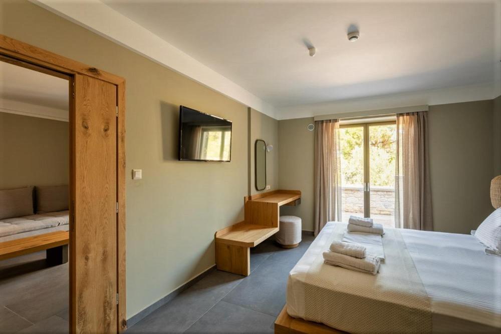 Diapori Suites Hotel Kardamyli Exterior foto
