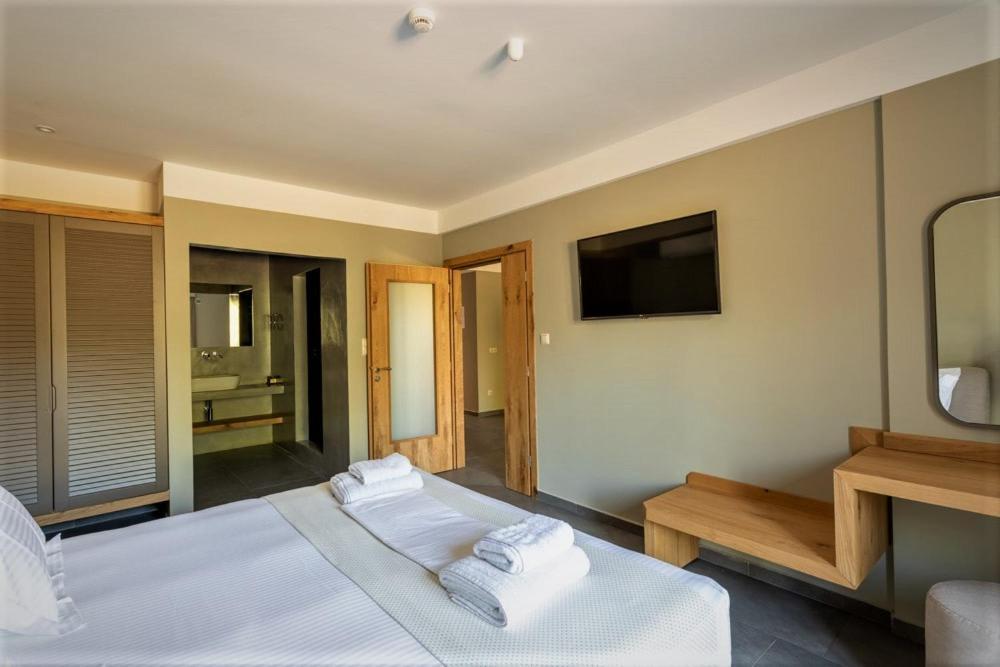 Diapori Suites Hotel Kardamyli Exterior foto