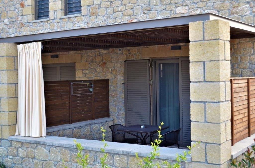 Diapori Suites Hotel Kardamyli Quarto foto