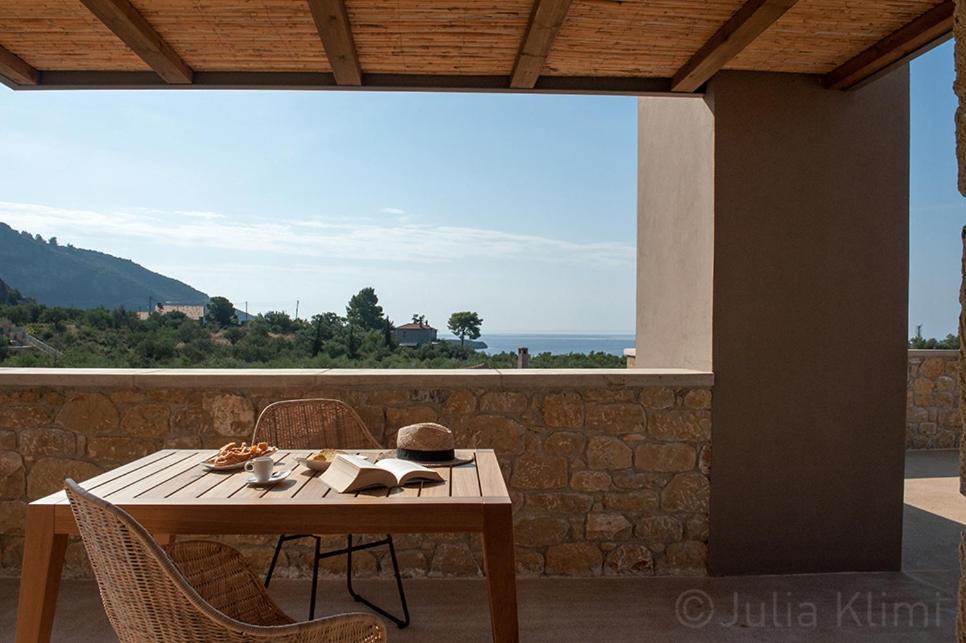 Diapori Suites Hotel Kardamyli Quarto foto